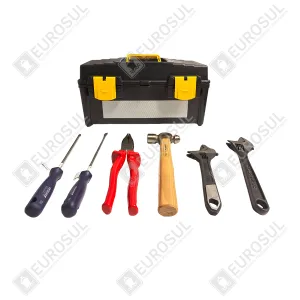 Kit de Ferramentas Datrex em vista superior, com alicate, chave inglesa, chaves de fenda e martelo.