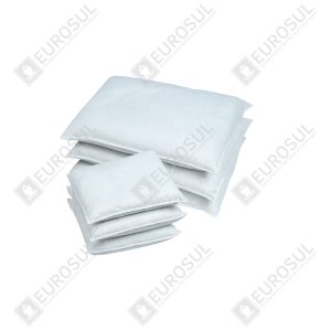 Travesseiros absorventes brancos empilhados, vistos de cima, destacando o material hidrofóbico.