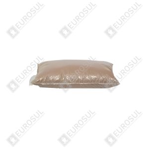 Pacote de Turfa Absorvente Natural 10kg visto de lado, embalagem plástica transparente.