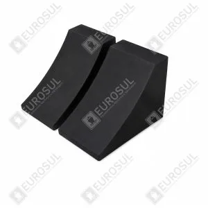 Par de calços de borracha preta para roda 260x200x175mm com cabo de 1,5m para imobilização de equipamentos e veículos